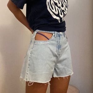 Cut out pocket Jean shorts